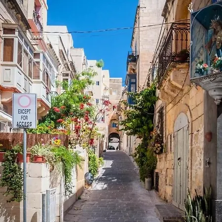 Stylish 2br With Balcony, Wifi & Ac In By 360 Estates Appartement