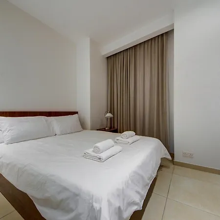 Stylish Suites, Wifi & Ac In By 360 Estates 斯利马