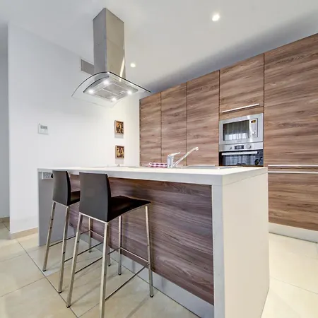 Stylish 2br With Balcony, Wifi & Ac In By 360 Estates * Sliema