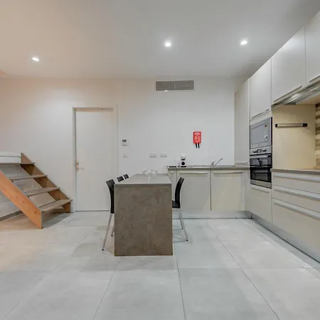 Appartement Stylish 2br With Balcony, Wifi & Ac In By 360 Estates *