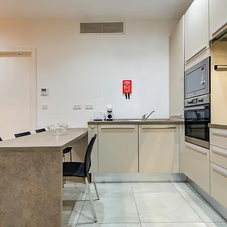 Stylish 2br With Balcony, Wifi & Ac In By 360 Estates *