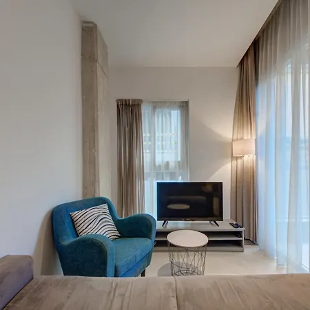 Stylish 2br With Balcony, Wifi & Ac In By 360 Estates Appartement *