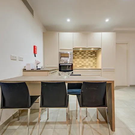 Stylish 2br With Balcony, Wifi & Ac In By 360 Estates *