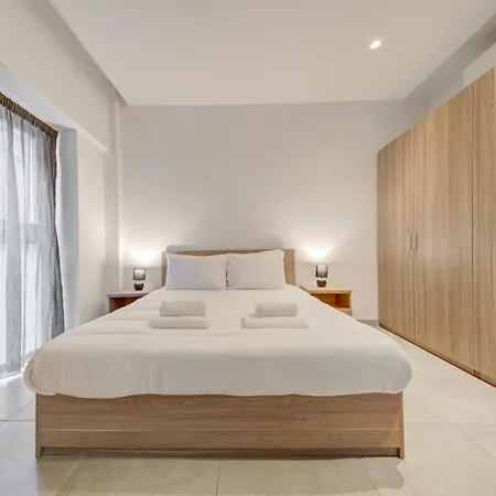 Stylish 2br With Balcony, Wifi & Ac In By 360 Estates