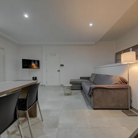 Appartement Stylish 2br With Balcony, Wifi & Ac In By 360 Estates