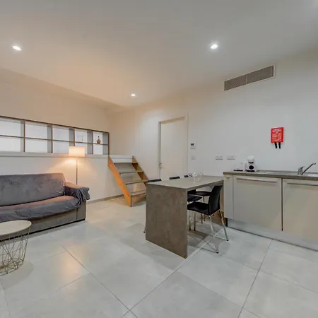 Stylish 2br With Balcony, Wifi & Ac In By 360 Estates Appartement *