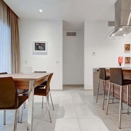 Stylish 2br With Balcony, Wifi & Ac In By 360 Estates *