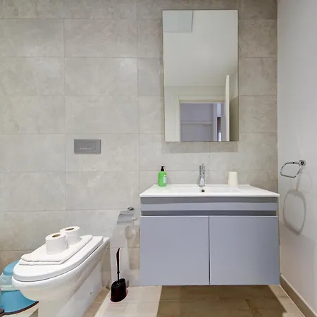 Stylish 2br With Balcony, Wifi & Ac In By 360 Estates *