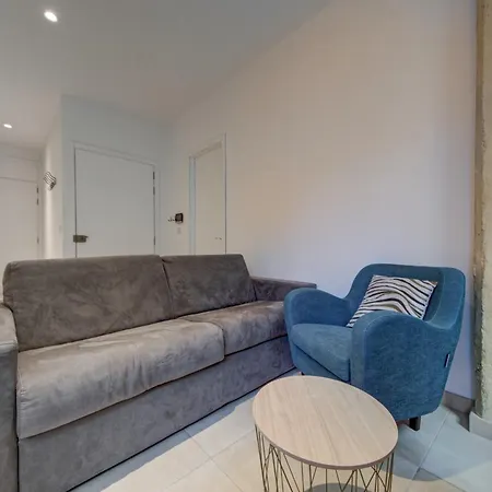Stylish 2br With Balcony, Wifi & Ac In By 360 Estates