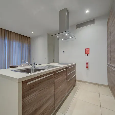 Apartment Stylish 2br With Balcony, Wifi & Ac In By 360 Estates Sliema