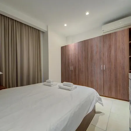 Stylish 2br With Balcony, Wifi & Ac In By 360 Estates