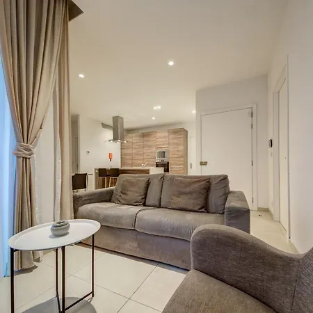 Stylish 2br With Balcony, Wifi & Ac In By 360 Estates Apartment *