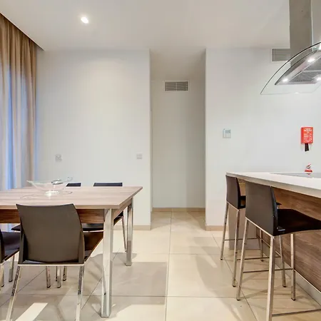 Stylish 2br With Balcony, Wifi & Ac In By 360 Estates *