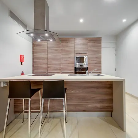 Stylish 2br With Balcony, Wifi & Ac In By 360 Estates Apartment *