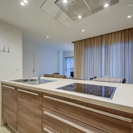 Apartment Stylish 2br With Balcony, Wifi & Ac In By 360 Estates *