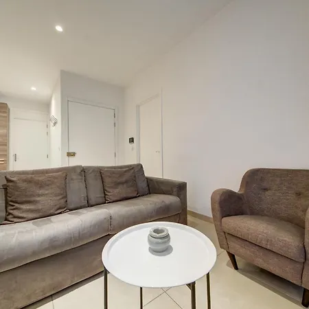 Stylish 2br With Balcony, Wifi & Ac In By 360 Estates *