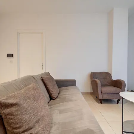 Stylish 2br With Balcony, Wifi & Ac In By 360 Estates