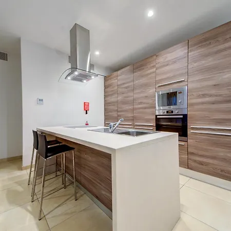 Apartment Stylish 2br With Balcony, Wifi & Ac In By 360 Estates