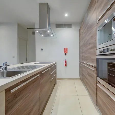 Stylish 2br With Balcony, Wifi & Ac In By 360 Estates *