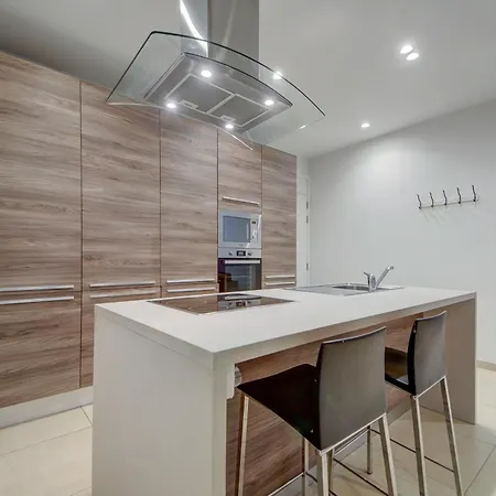 Stylish 2br With Balcony, Wifi & Ac In By 360 Estates Sliema