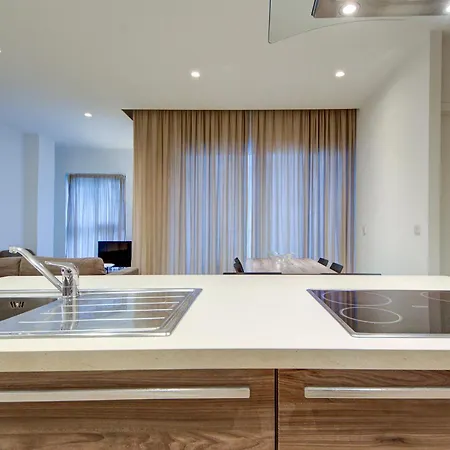 Stylish 2br With Balcony, Wifi & Ac In By 360 Estates