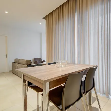 Apartment Stylish 2br With Balcony, Wifi & Ac In By 360 Estates