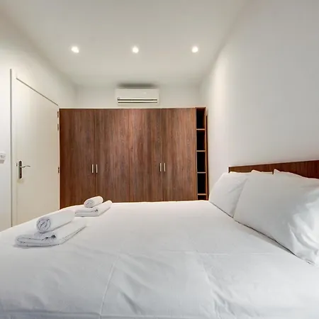 Stylish 2br With Balcony, Wifi & Ac In By 360 Estates Apartment *