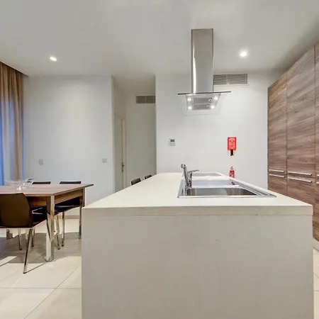 Stylish 2br With Balcony, Wifi & Ac In By 360 Estates *