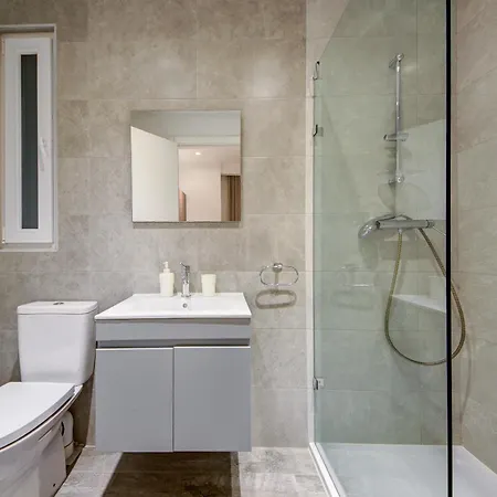 Stylish 2br With Balcony, Wifi & Ac In By 360 Estates Слима