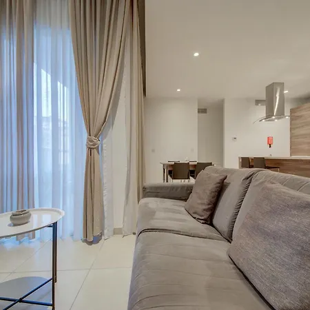 Stylish 2br With Balcony, Wifi & Ac In By 360 Estates